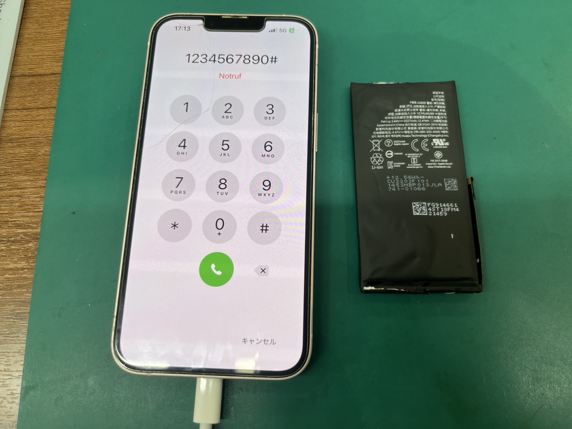 【iPhone 13】 バッテリー交換は即日対応しております！！